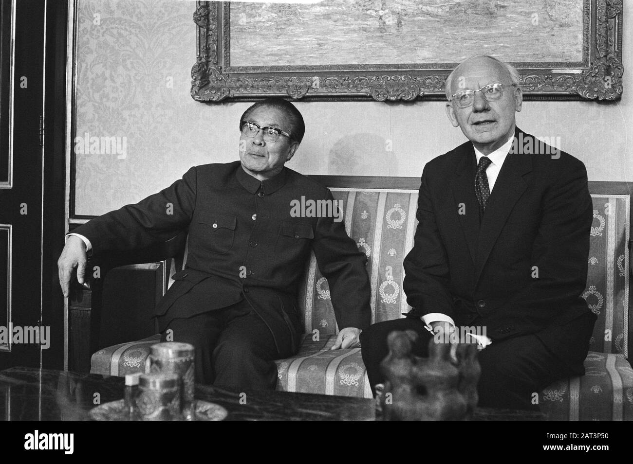 Huang Hua (l) a rencontré Vondeling Date : 8 juin 1978 mots clés : Ministres Banque D'Images