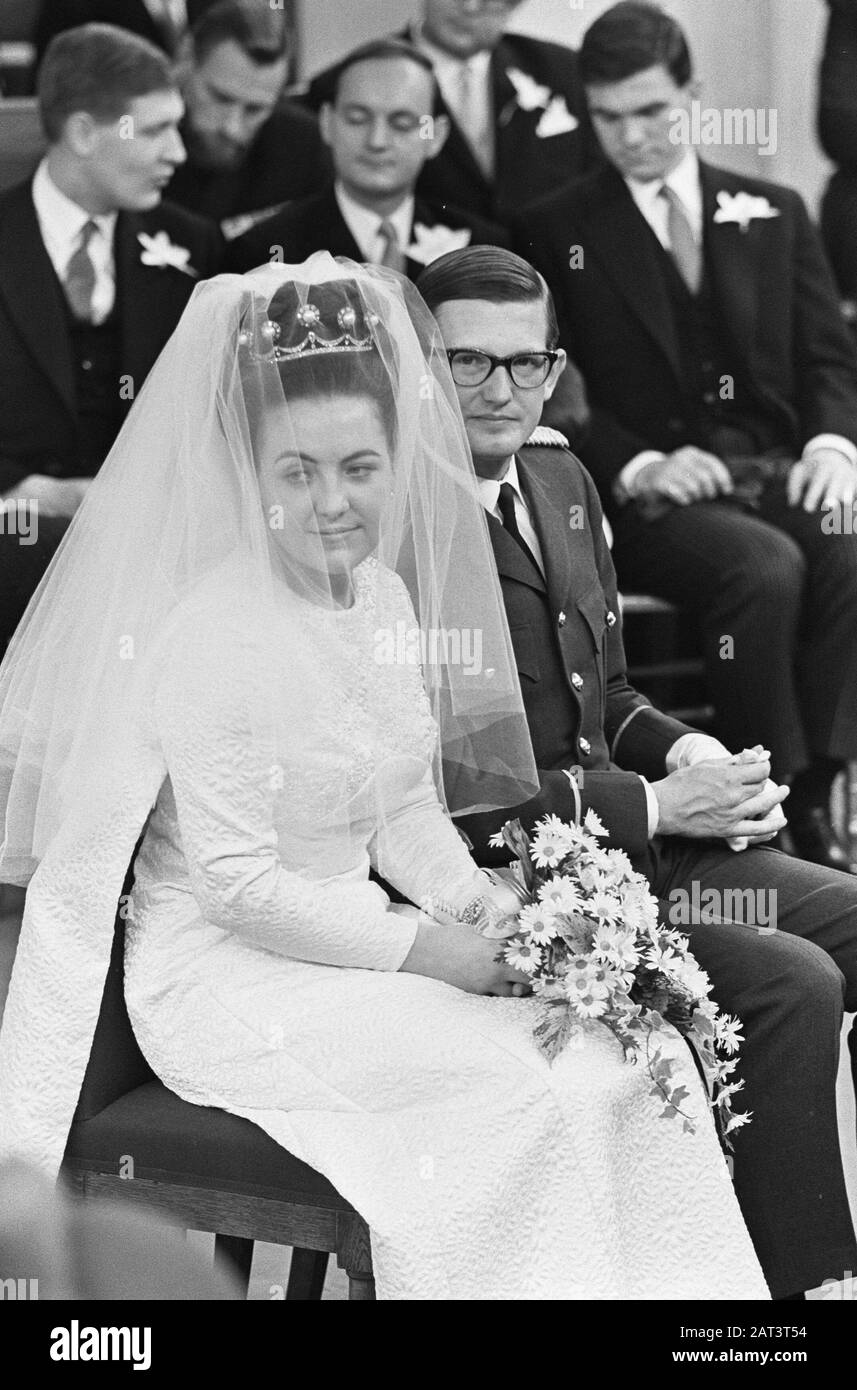 La princesse du mariage Margriet et m.. Pieter van Vollenhoven à l'Hôtel de Ville, aperçu pendant la cérémonie de mariage Date: 10 janvier 1967 mots clés: Mariages, mariages, princesss, mairie Nom personnel: Margriet, princesse, Vollenhoven, Pieter van Banque D'Images