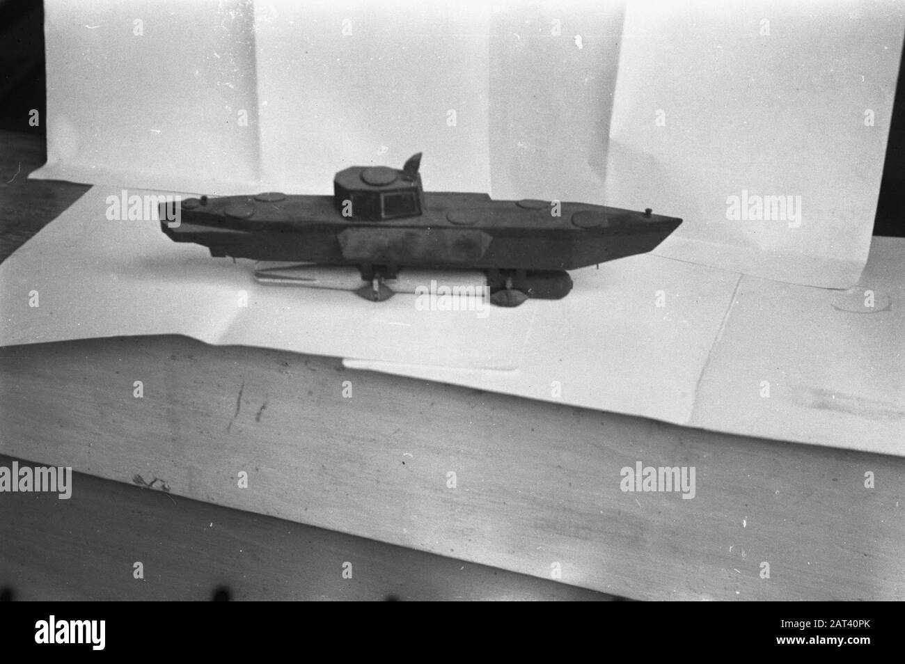 Sous-marin japonais (modèle à échelle) Dans une usine d'armes à Djocja un modèle d'un homme storpedo a été trouvé. Date : Janvier 1949 Lieu : Indonésie, Antilles Néerlandaises De L'Est, Yogyakarta Banque D'Images