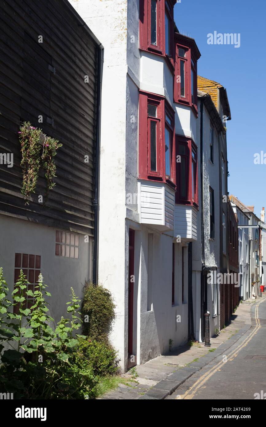 Ruelle typique dans la vieille ville, West Street derrière George Street, Hastings, East Sussex, Royaume-Uni Banque D'Images