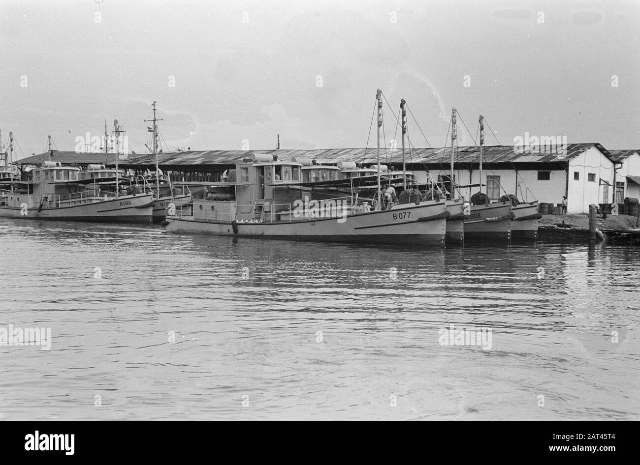 [Navires, Navires D'Atterrissage] Indonésie, Java, Tandjong Priok Date : Mars 1948 Lieu : Indonésie, Indonésie, Java, Antilles Néerlandaises De L'Est, Tandjong Priok Banque D'Images
