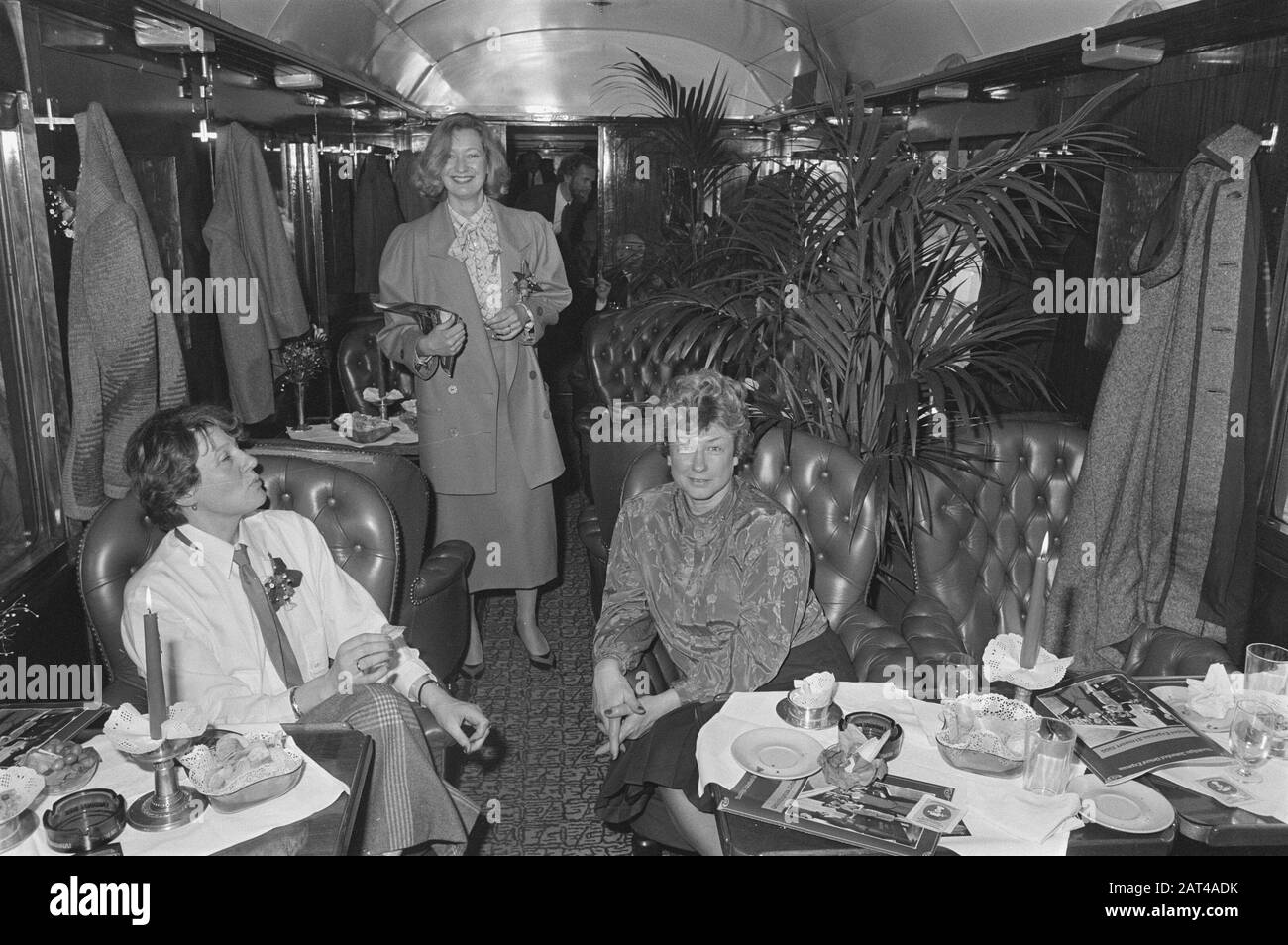 Le légendaire Orient Express était dans notre pays à la gare centrale d'Amsterdam intérieur d'un wagon Date: 21 mars 1986 lieu: Amsterdam, Noord-Holland mots clés: Intérieurs, trains Banque D'Images