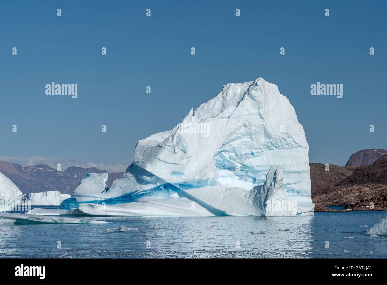 Icebergs à Bear Island, dans le système de fjord Scoresby Sound Banque D'Images