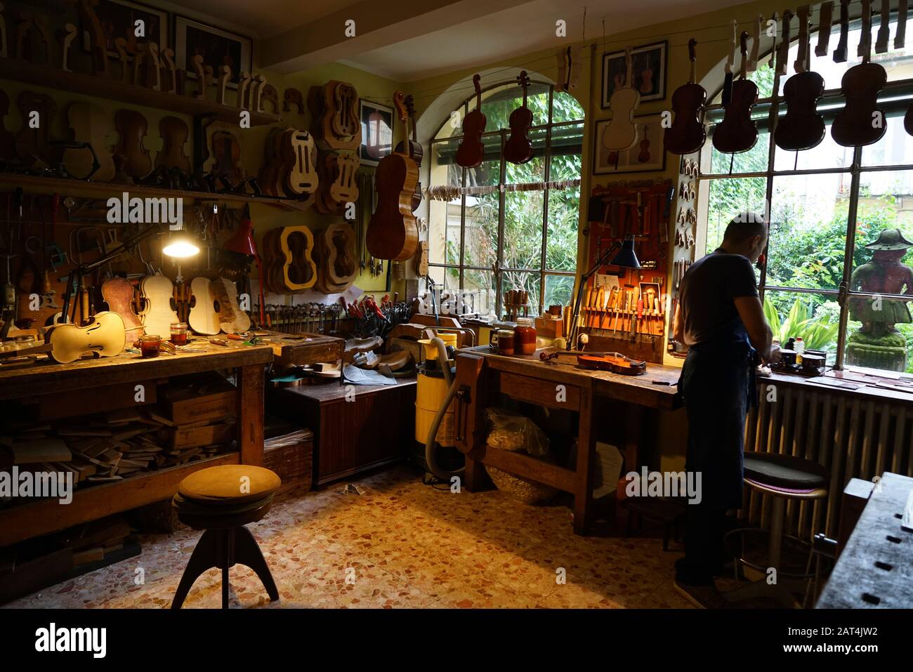 Bottega di Liuteria M.Conia Stefano 'il Giovane' atelier de fabrication de violon, Corso Garibaldi 95, Cremona, Lombardie, Italie, Europe Banque D'Images