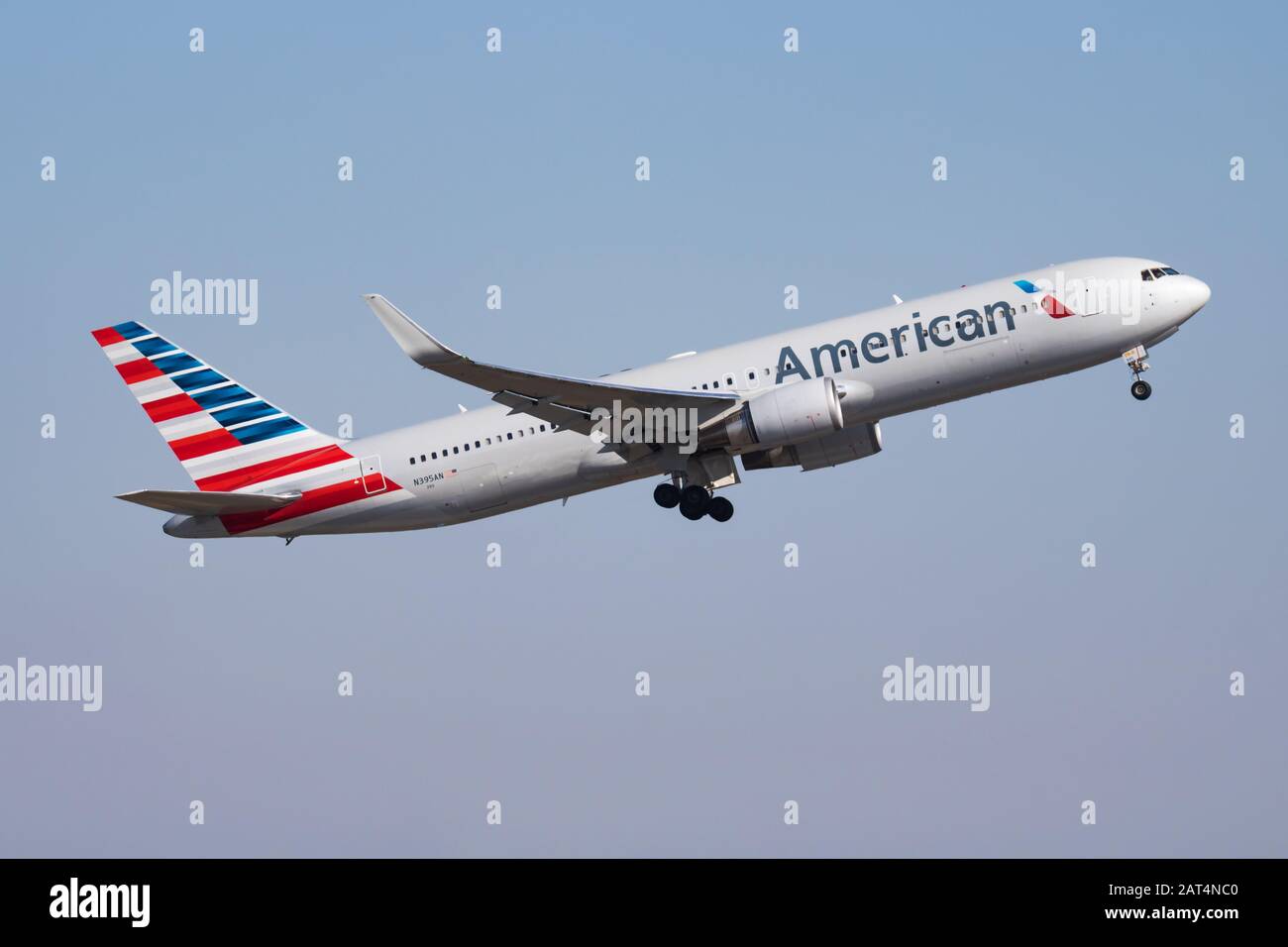 Budapest / Hongrie - 14 octobre 2018 : départ de l'avion de tourisme Boeing 767-300 N39CAN d'American Airlines et décollage à l'aéroport de Budapest Banque D'Images