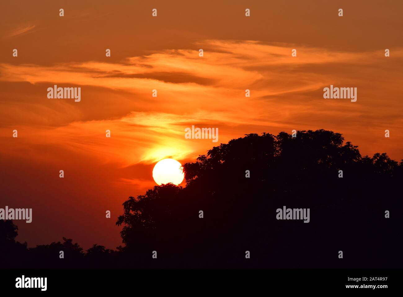 Vue sur le coucher du soleil depuis le toit Banque D'Images