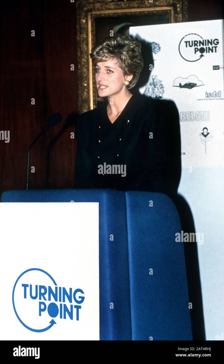 HRH Princess Diana prononce un discours à Turning point, Londres, Angleterre, décembre 1992 Banque D'Images