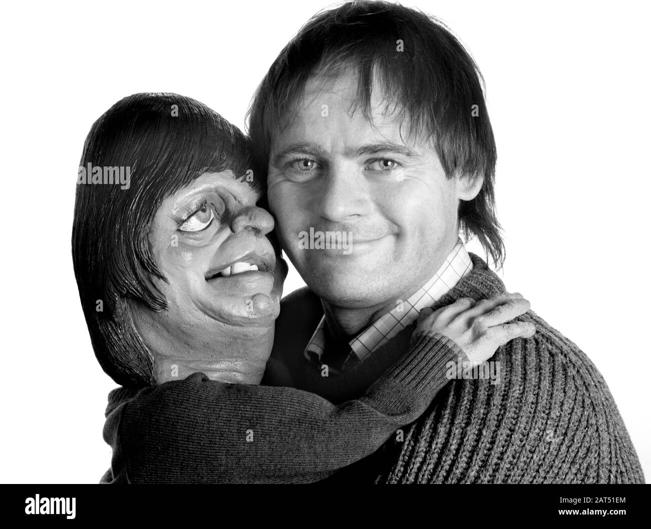 John Lloyd - Auteur Et Producteur De La Comédie. Portrait pris en 1988 le montrant avec sa marionnette D'image De Cracher. Banque D'Images