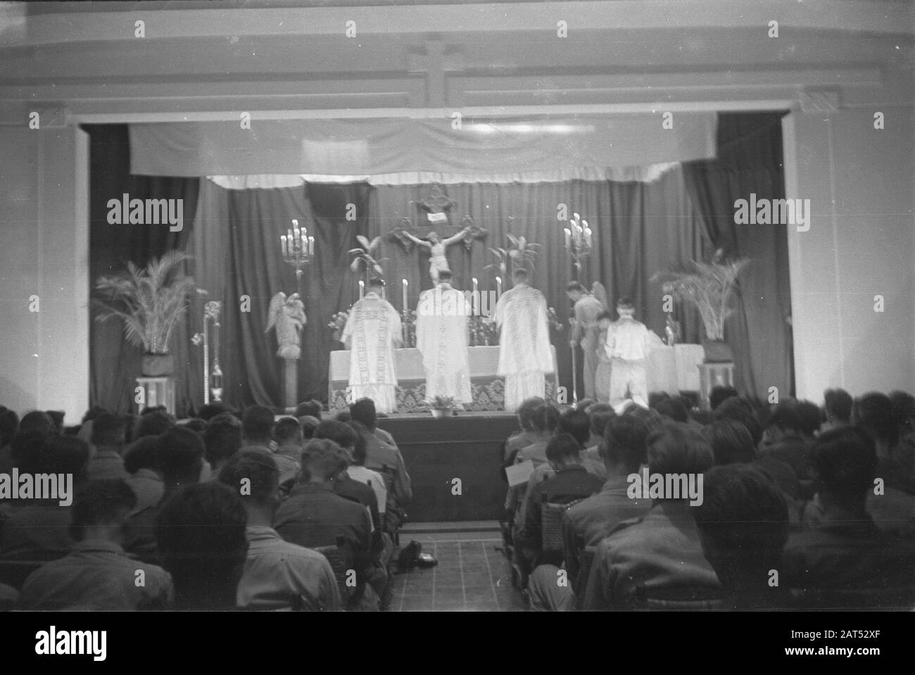 Christmas Postweg/Catholic Church Service culte catholique dans un théâtre ou un cinéma Date: 2 décembre 1946 lieu: Bogor, Indonésie, Hollandais East Indies Banque D'Images