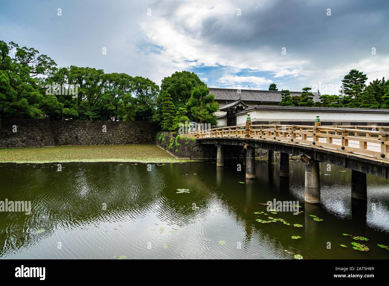 Pont de la porte Hirakawa au Palais impérial de Tokyo, Japon Banque D'Images