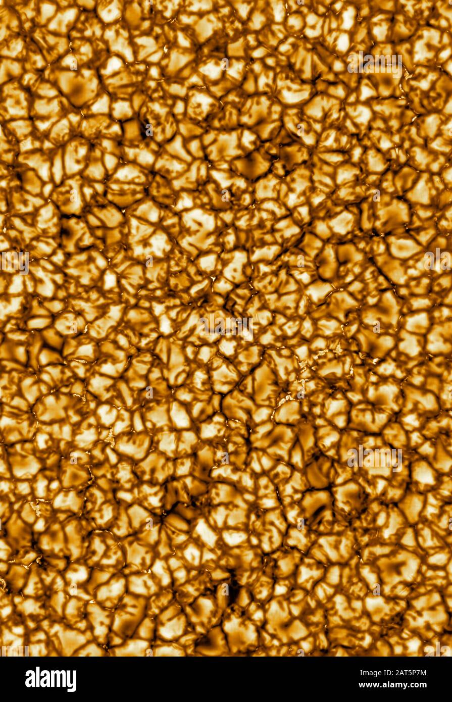 LE SOLEIL - 27 janvier 2019 - Les premières images du télescope solaire Inouye de NSF sont les images les plus détaillées à ce jour de la surface du Soleil, qui peut fournir Banque D'Images