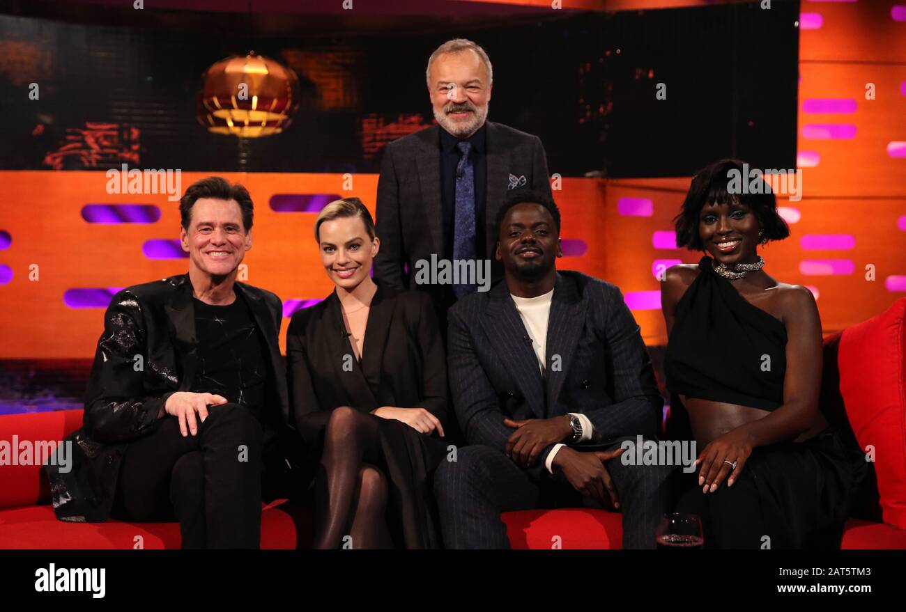 Graham Norton avec (assis de gauche à droite) Jim Carrey, Margot Robbie, Daniel Kaluuya et Jodie Turner-Smith pendant le tournage du spectacle Graham Norton à BBC Studioworks 6 Television Center, Wood Lane, Londres, devant être diffusé sur BBC One vendredi soir. Banque D'Images