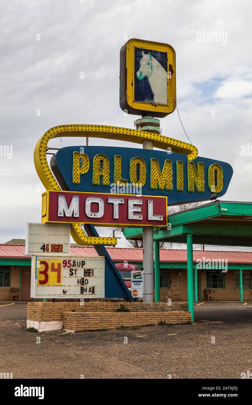 Panneau classique pour Palomino Motel le long de la route historique 66 à Tucumcari, Nouveau-Mexique, États-Unis [pas de libération de propriété; disponible pour licence éditoriale seulement] Banque D'Images