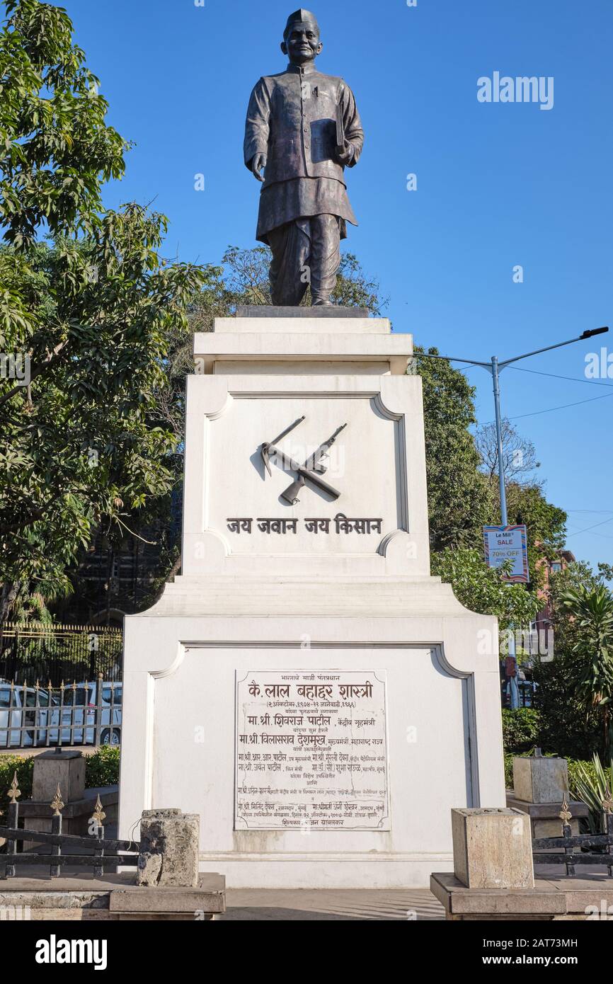 Statue de l'ancien Premier ministre indien Lal Bahadur Shastri au Regal Circle, Colaba, Mumbai, Inde Banque D'Images