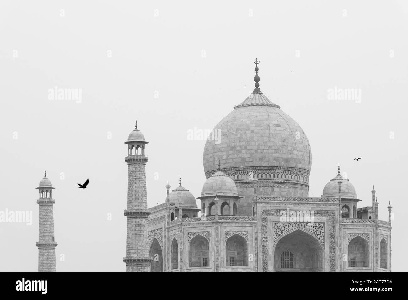 L'arrière du Taj Mahal à Agra, en Inde, en journée avec smog Banque D'Images