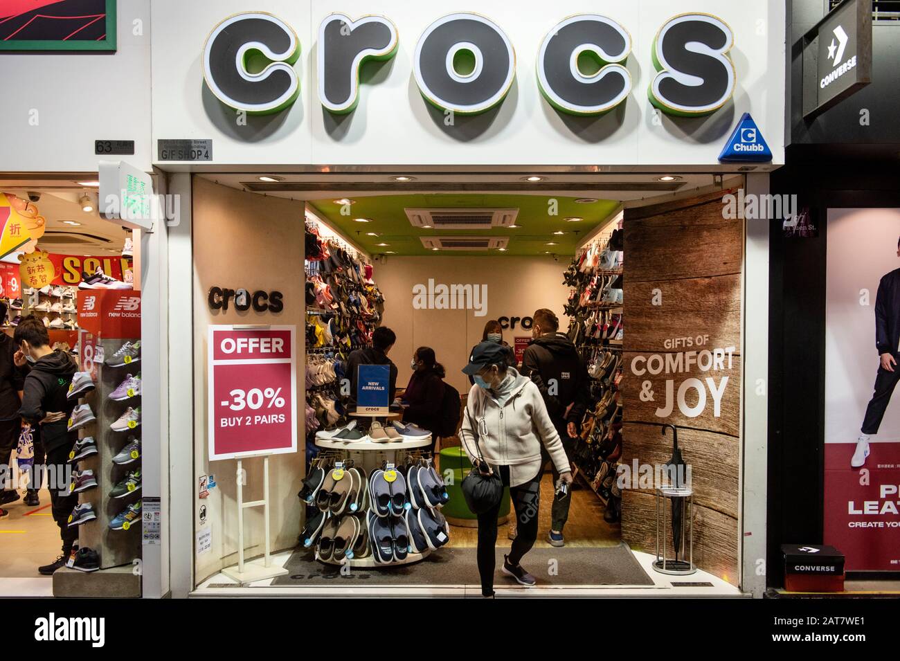 Magasin Crocs de marque fabricant de chaussures à Hong Kong Photo Stock -  Alamy