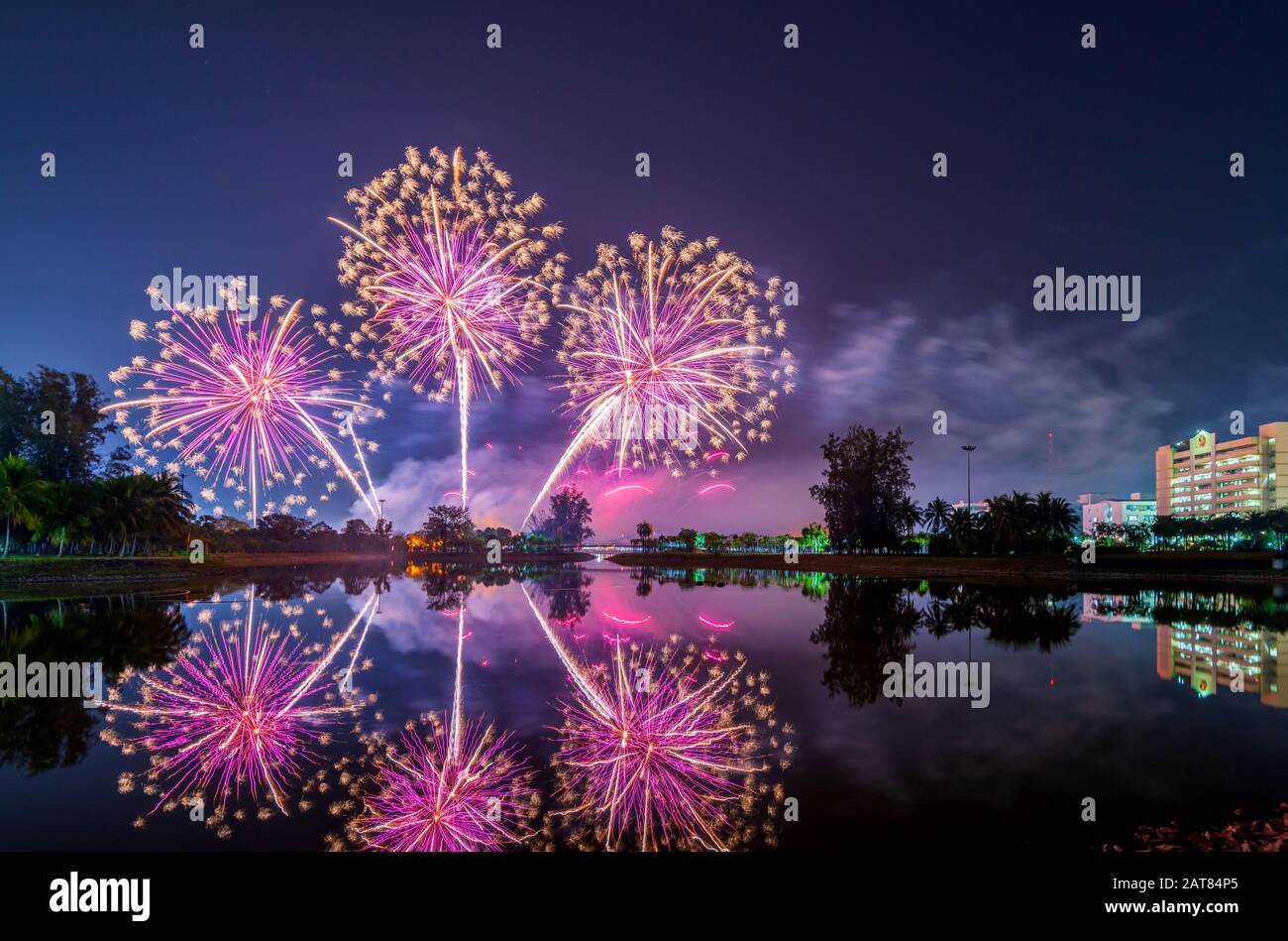 Beau Festival Des Feux D'Artifice À Udon Thani, Thaïlande Banque D'Images