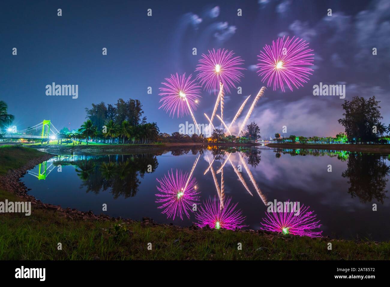 Beau Festival Des Feux D'Artifice À Udon Thani, Thaïlande Banque D'Images