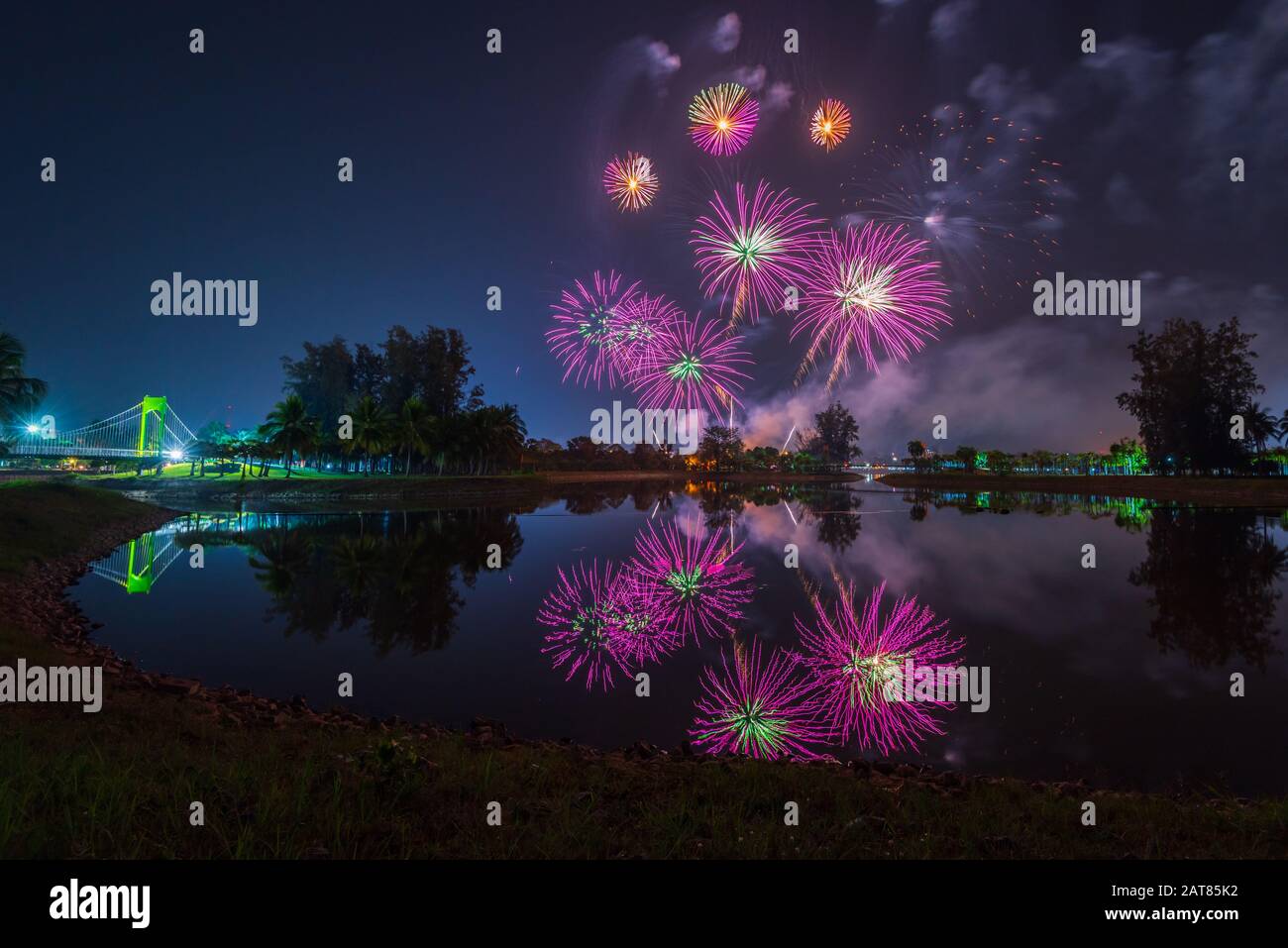 Beau Festival Des Feux D'Artifice À Udon Thani, Thaïlande Banque D'Images