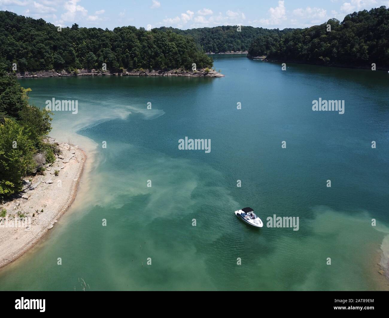 Bateau à vitesse sur le lac Cumberland drone aérien Kentucky USA Banque D'Images