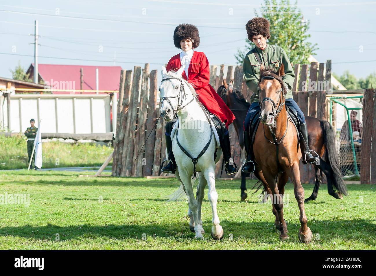 Spectacle de cosaques sur les chevaux. Tyumen. Russie Banque D'Images