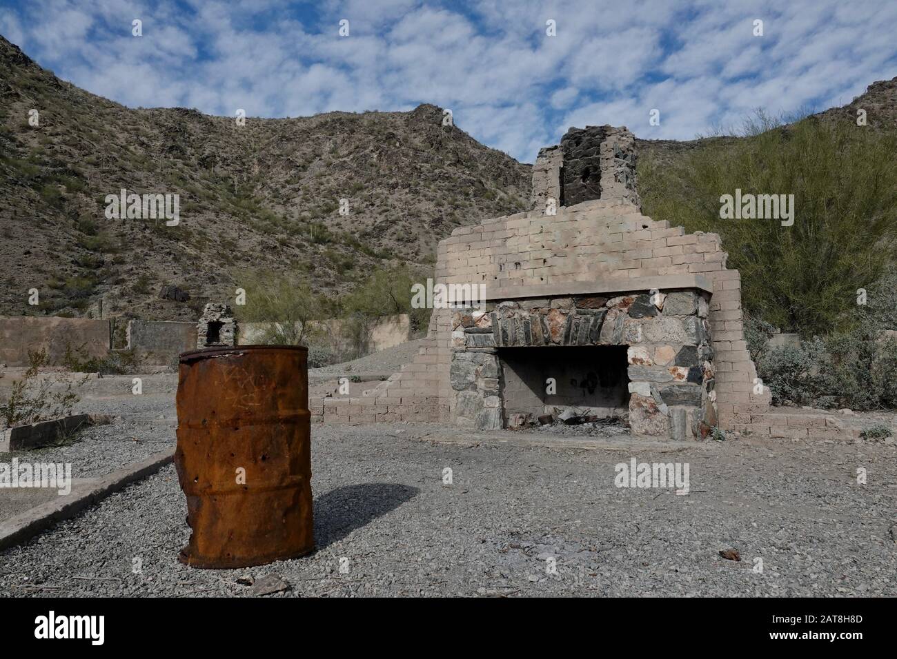 Les ruines Abandonnées de Lost Ranch dans le désert de l'Arizona. Banque D'Images