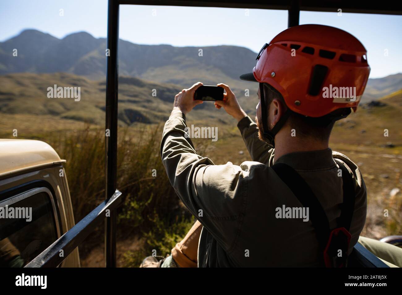 Homme caucasien prenant des photos de la moutain Banque D'Images