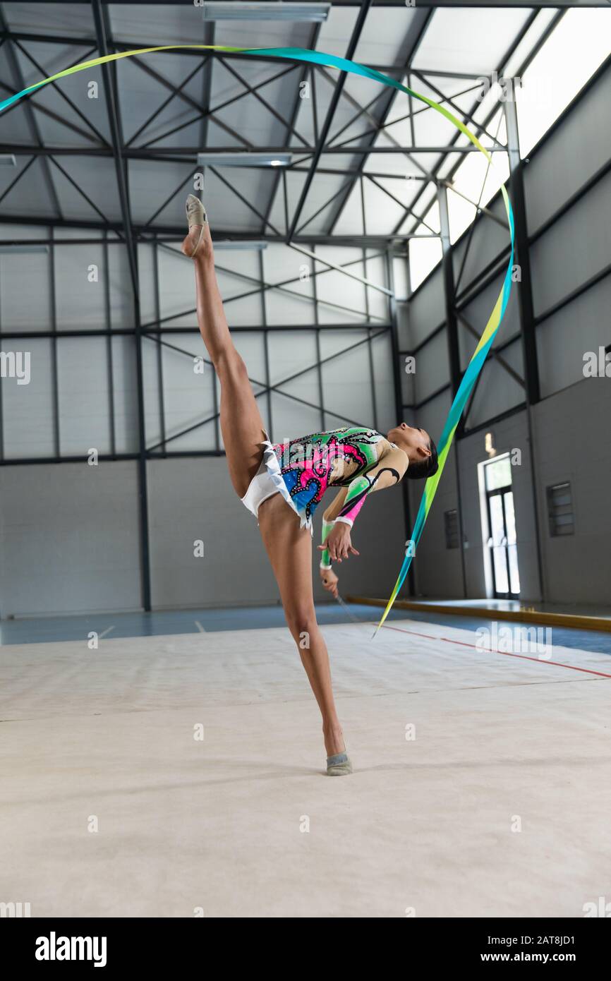 Gymnast avec ruban Banque D'Images