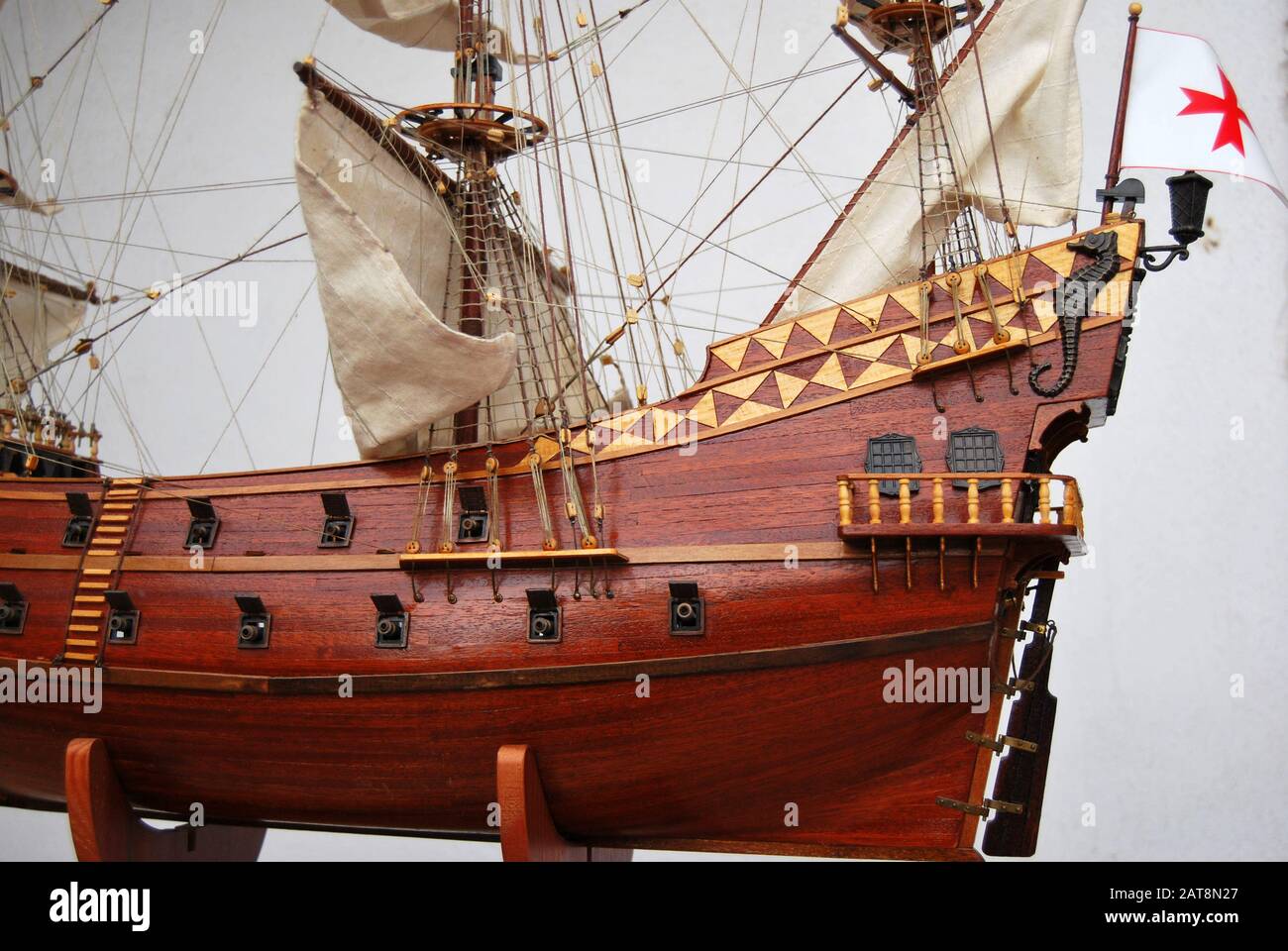 Fabrication de maquettes navales, détail - maquette de bateau en bois. Banque D'Images