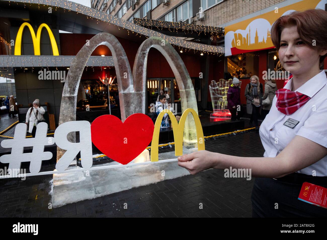 Moscou, Russie. 31 janvier 2020 vue de l'entrée du restaurant McDonald's le jour de la célébration du 30ème anniversaire de l'ouverture du premier restaurant en Union soviétique Banque D'Images