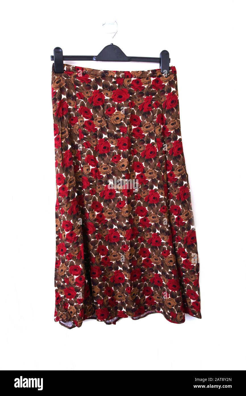 Jupe Rouge Et Marron Avec Roses Banque D'Images