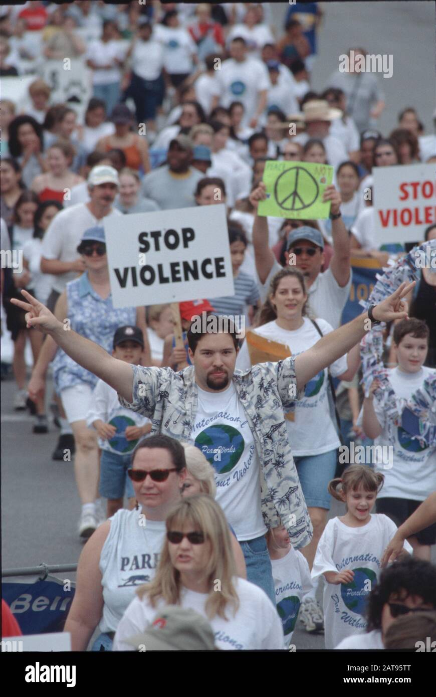 Austin, Texas : les manifestants de rallye Day Without violence marchent sur Congress Avenue vers le Texas Capitol dans le centre-ville d'Austin. ©Bob Daemmrich Banque D'Images