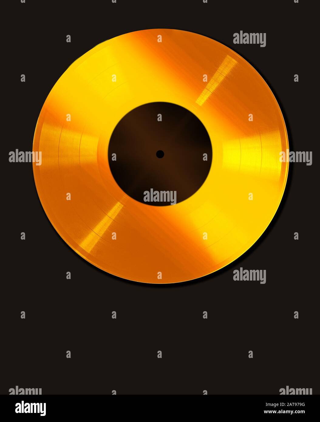 Cd de musique de disque d'or award isolated on black Banque D'Images