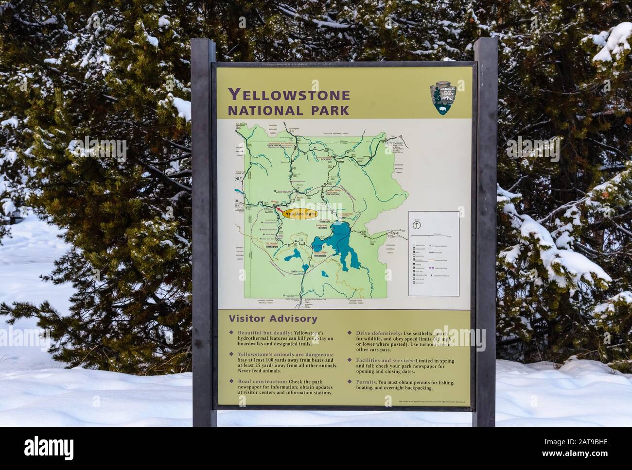 Une carte du parc national de Yellowstone affichée sur un conseil d'administration. Wyoming, États-Unis Banque D'Images