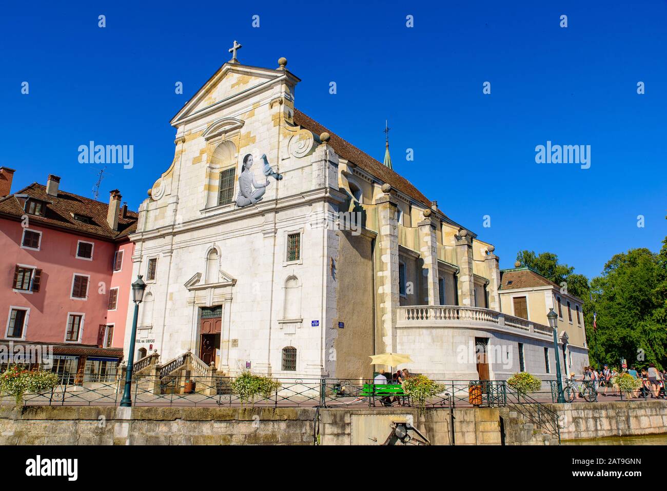 Une église dans la vieille ville d'Annecy, la plus grande ville du ...