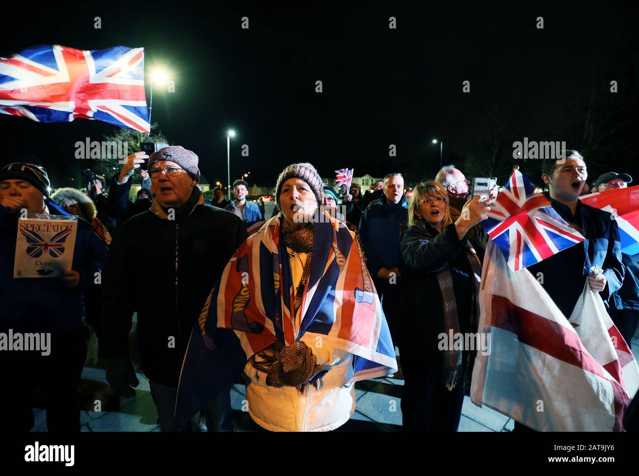 Les partisans du Pro-Brexit se réunissent pour célébrer le Stormont extérieur à Belfast, alors que le Royaume-Uni se prépare à quitter l'Union européenne, mettant fin à 47 ans de liens étroits et parfois inconfortables avec Bruxelles. Date De L'Image: Vendredi 31 Janvier 2020. Voir l'histoire de PA POLITIQUE Brexit. Crédit photo devrait lire: Brian Lawless/PA Wire. Banque D'Images