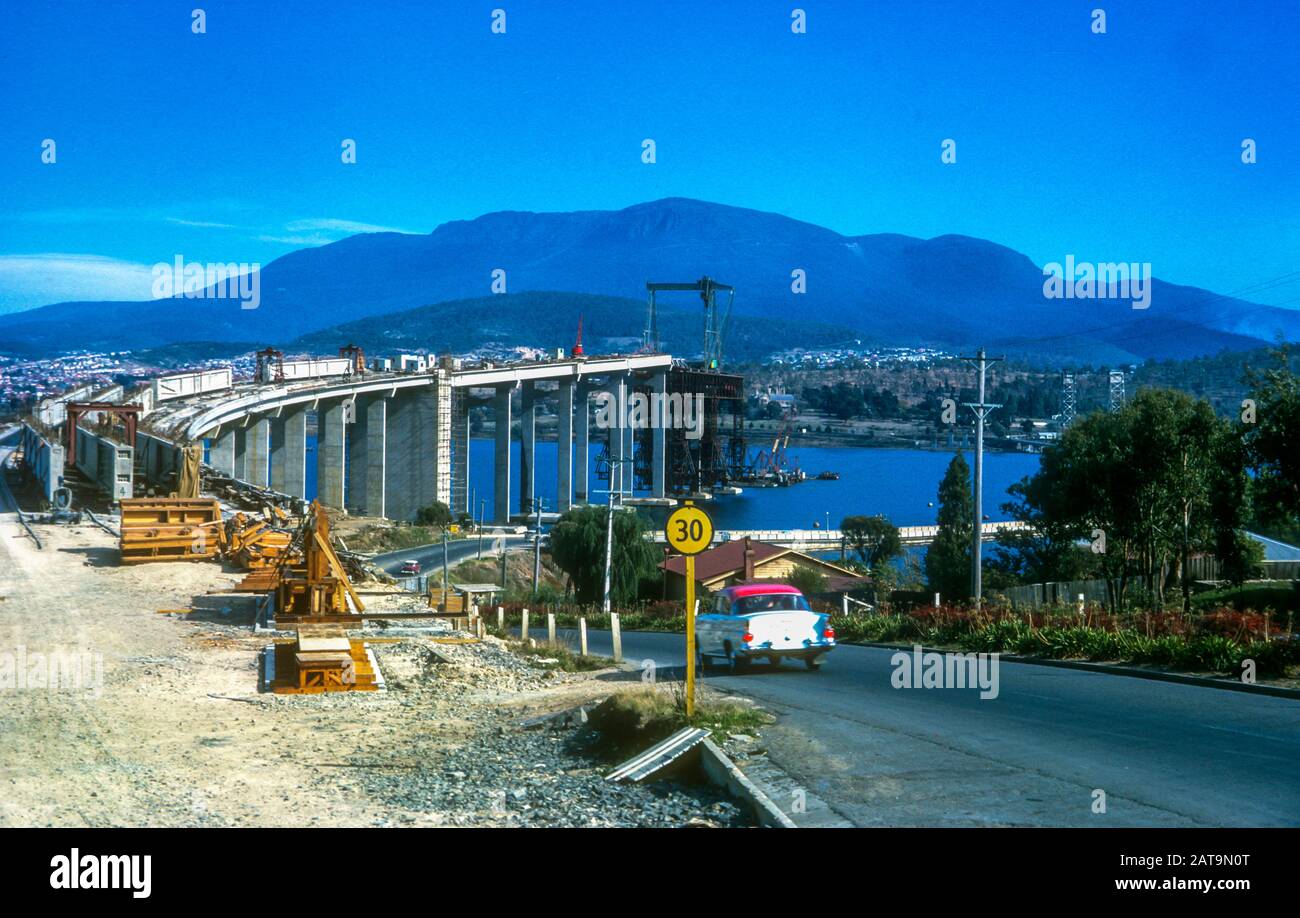 Tasman Bridge en construction en 1962, Hobart, Tasmanie, Australie Banque D'Images
