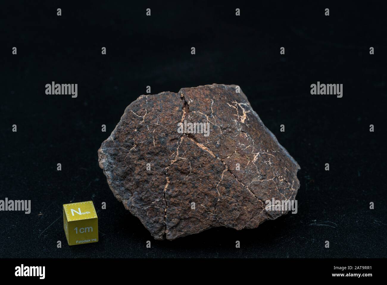 Météorite chondrite L6W2 Type isolé, morceau de roche formé comme astéroïde dans l'univers à pendant la création du système solaire Banque D'Images