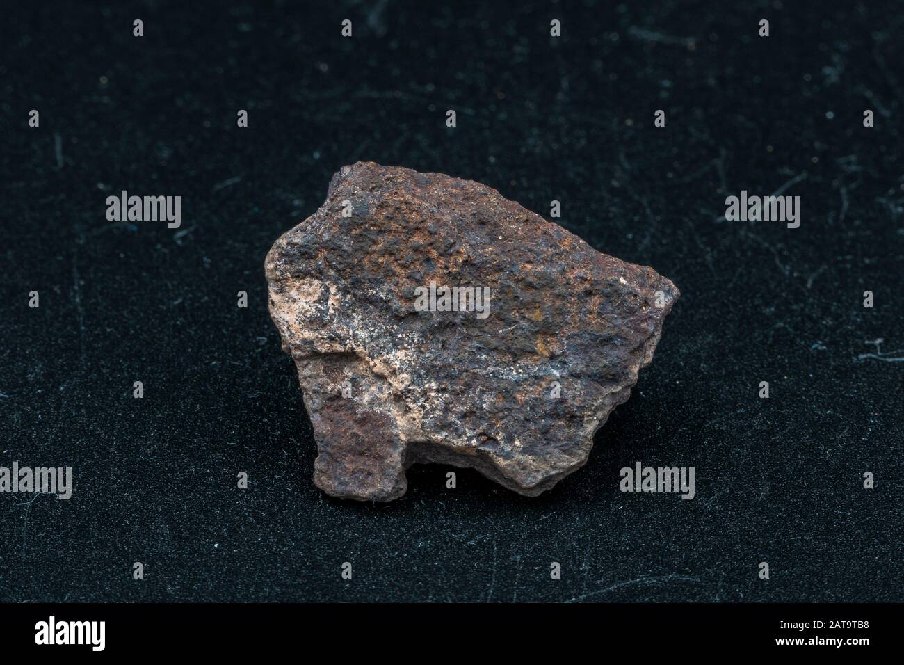 Météorite chondrite L6W2 Type isolé, morceau de roche formé comme astéroïde dans l'univers à pendant la création du système solaire Banque D'Images