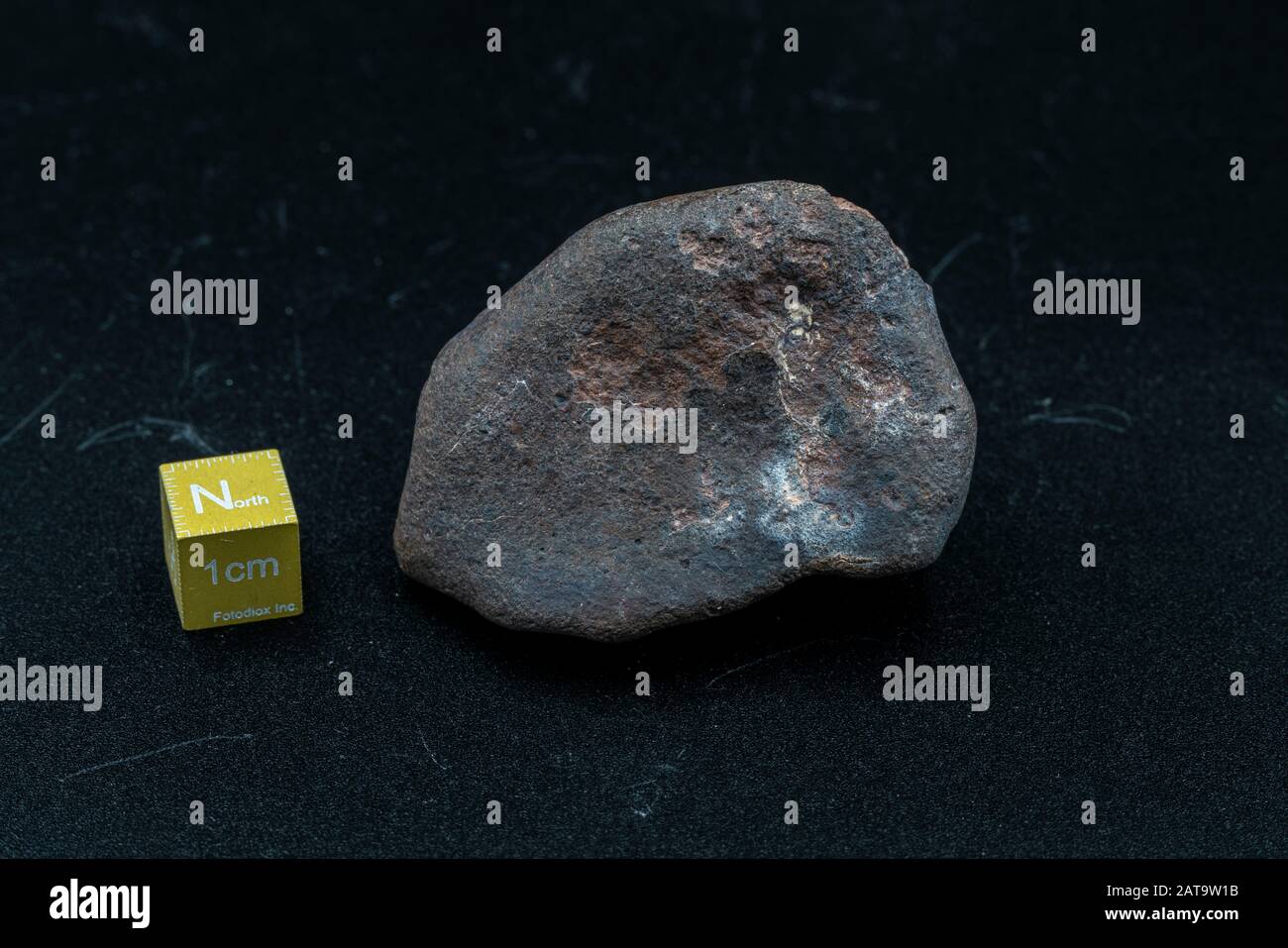 Météorite chondrite L6W2 Type isolé, morceau de roche formé comme astéroïde dans l'univers à pendant la création du système solaire Banque D'Images