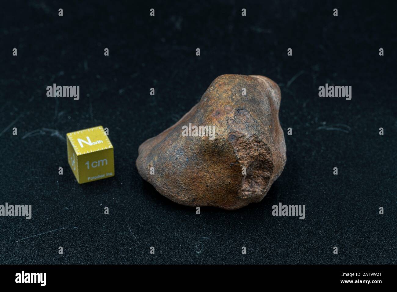 Météorite chondrite L6W2 Type isolé, morceau de roche formé comme astéroïde dans l'univers à pendant la création du système solaire Banque D'Images