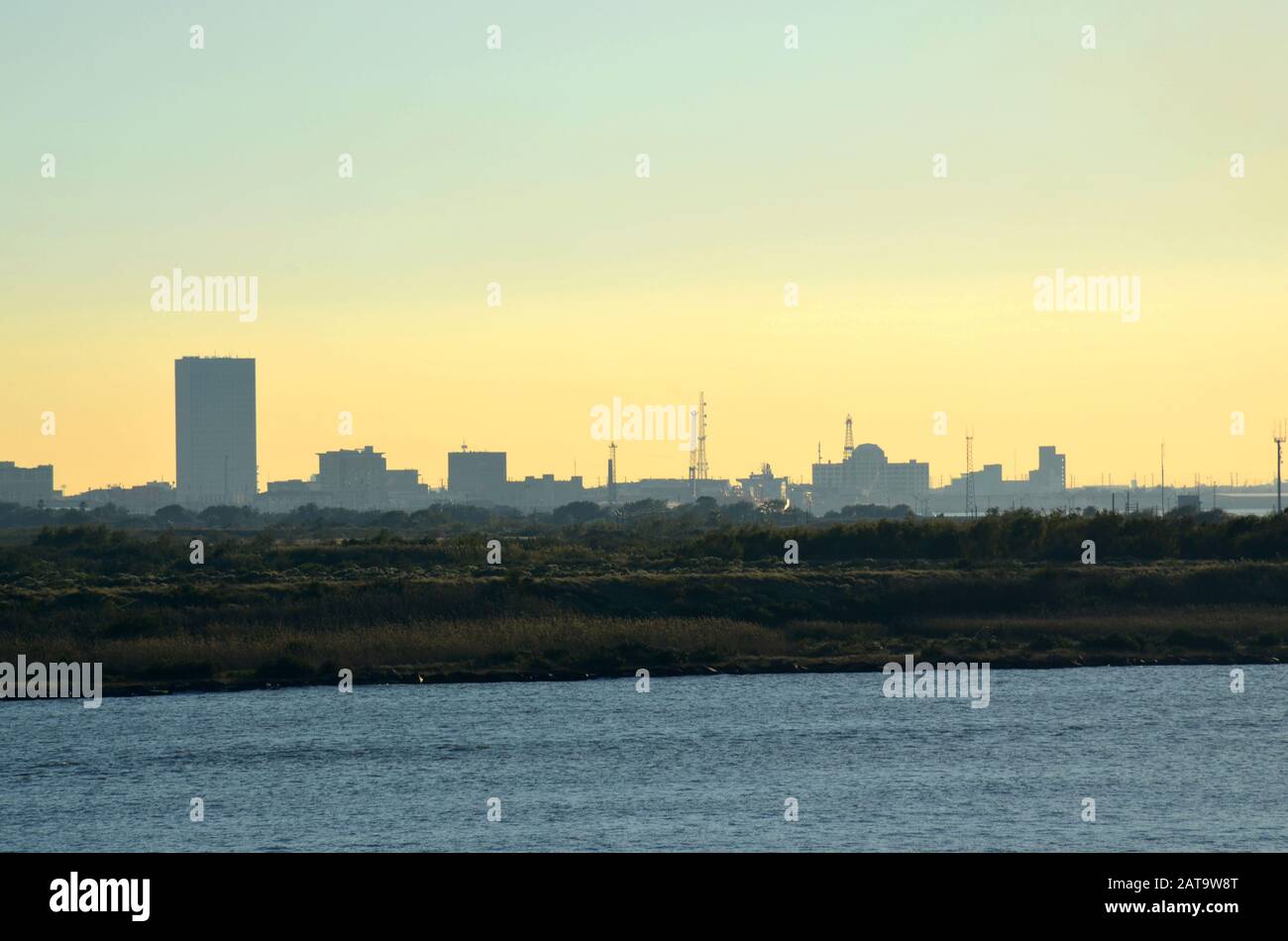 Vue sur Galveston, Texas depuis un terminal de bateaux de croisière, au petit matin. États-Unis Banque D'Images