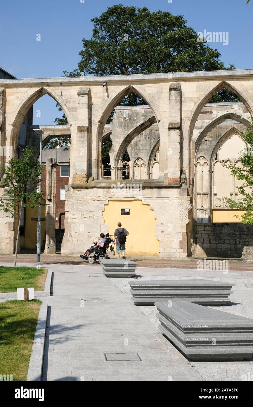 Les ruines du monastère franciscain de Grayfriars à Gloucester, en Angleterre Banque D'Images