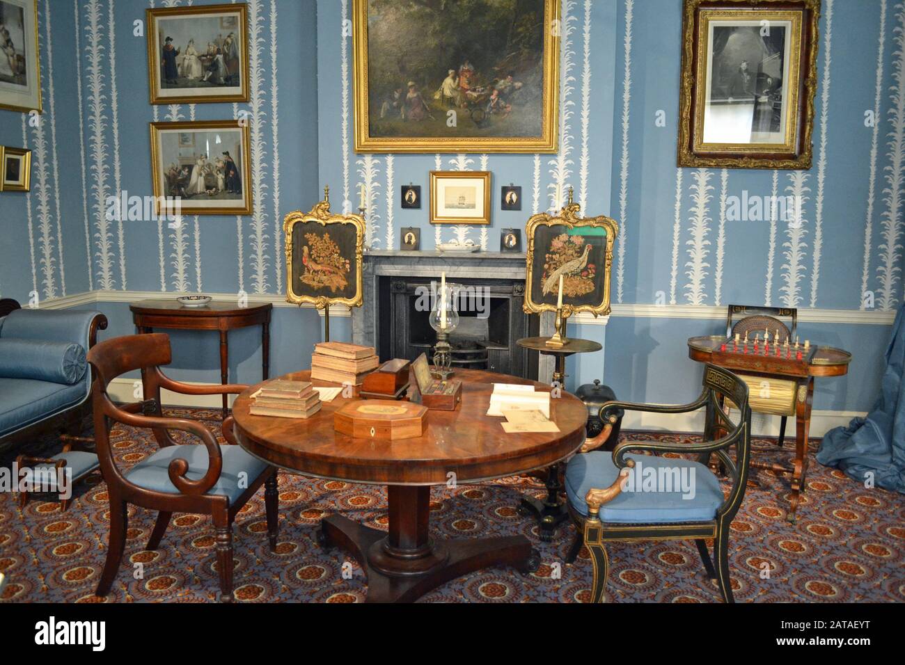 Salle de dessin des années 1830 au Geffseigle Museum, Londres, Royaume-Uni, en 2015. En 2020, il a été rebaptisé Musée de la maison. Banque D'Images