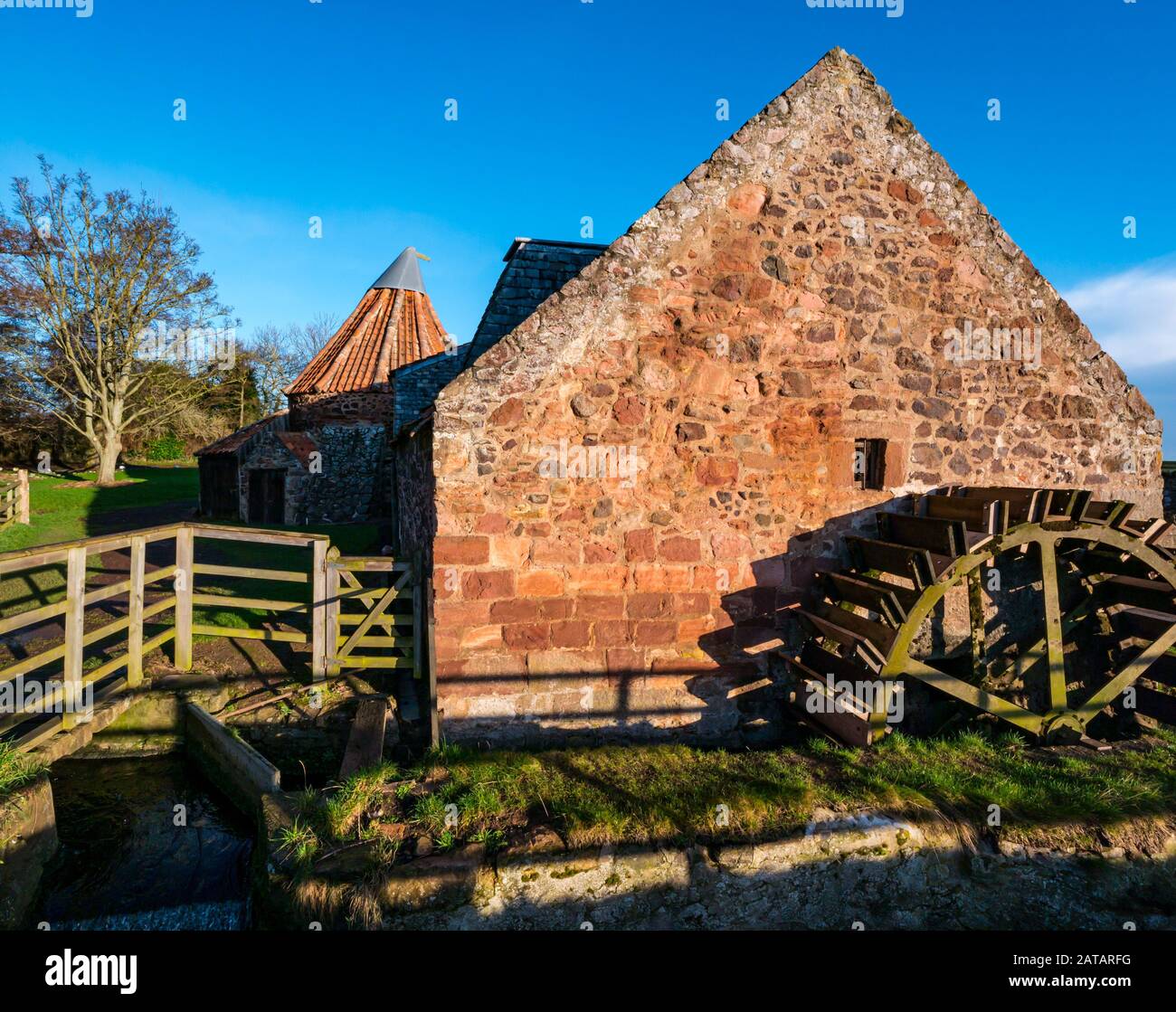 Moulin original du XVIIIe siècle, Preston Mill, East Linton, East Lothian, Écosse, Royaume-Uni Banque D'Images