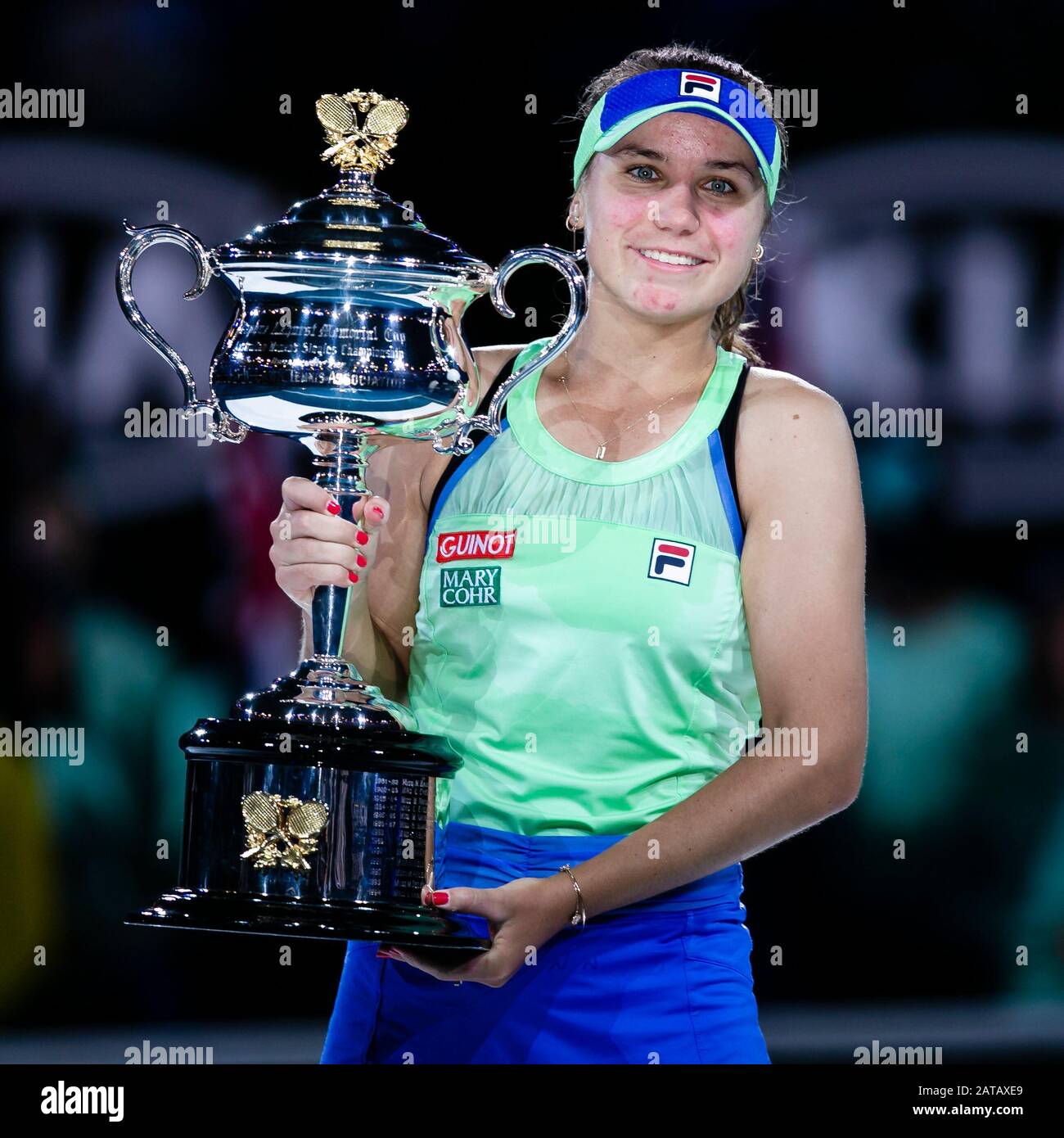 Melbourne, Australie. 2 février 2020. Sofia Kenin applaudit le trophée après son premier titre de Grand Chelem lors du tournoi de tennis australien Open Grand Chelem de 2020 à Melbourne, en Australie. Frank Molter/Alay Live News Banque D'Images