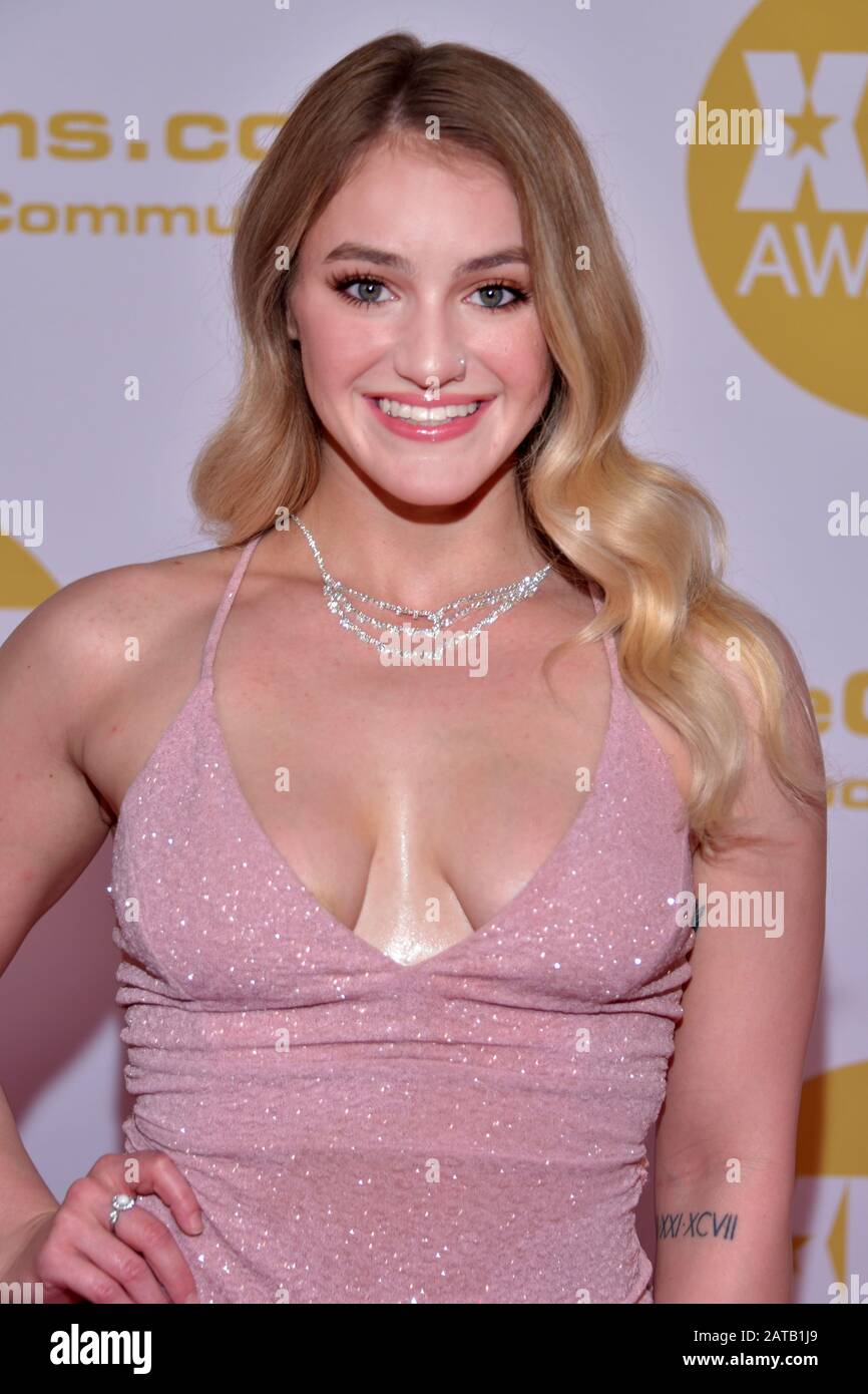 Los ANGELES, CA - 01 16: Le modèle Kenzie Madison arrive pour le "XBIZ Awards Show 2020" le 16 janvier 2020 au J.W. Hôtel Marriott à Los Angeles C Banque D'Images