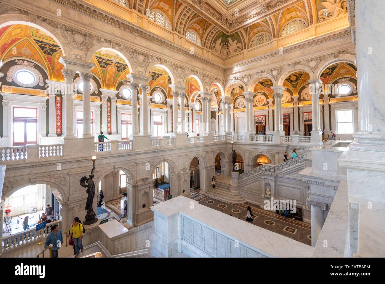 Washington - 12 AVRIL 2015 : plafond du hall d'entrée de la Bibliothèque du Congrès. La bibliothèque sert officiellement le Congrès américain. Banque D'Images