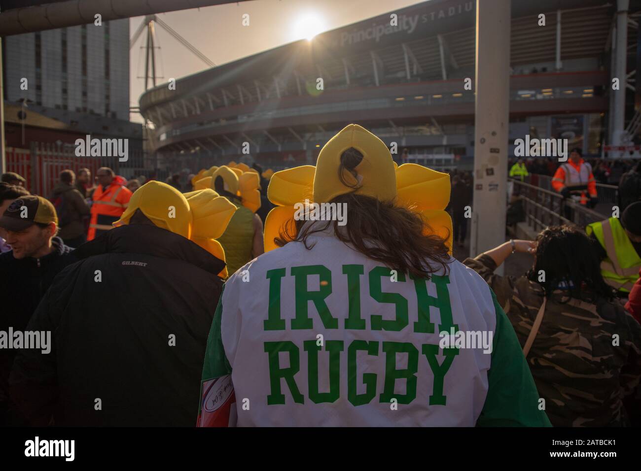 Cardiff, Pays de Galles, Royaume-Uni. 1 février 2020. Les supporters de rugby six nations, gallois et italiens profitent du début du championnat de rugby six nations au stade principauté de Cardiff, au Pays de Galles. Crédit: Haydn Denman/Alay Live News Banque D'Images