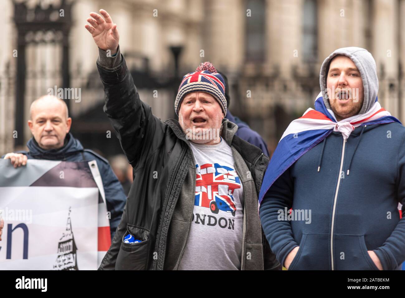 Les Brexiters en colère qui chantent les messages anti-européens aux partisans de l'UE se sont produits le jour du Brexit, le 31 janvier 2020, à Londres, au Royaume-Uni. Mâles blancs caucasiens Banque D'Images